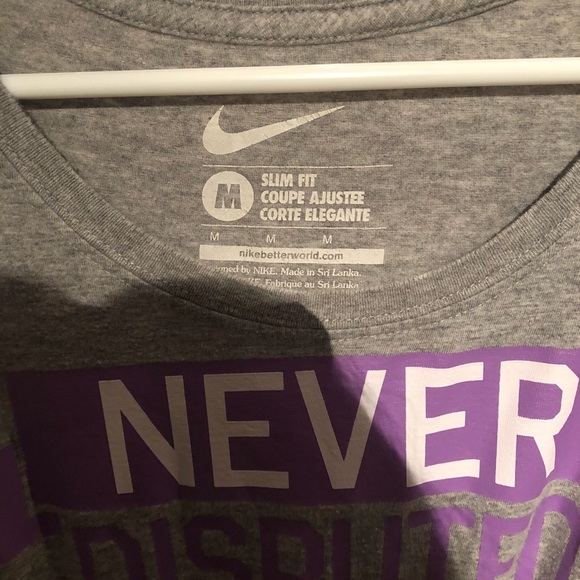 Nike Women’s T-Shirt - Picture 3 of 5